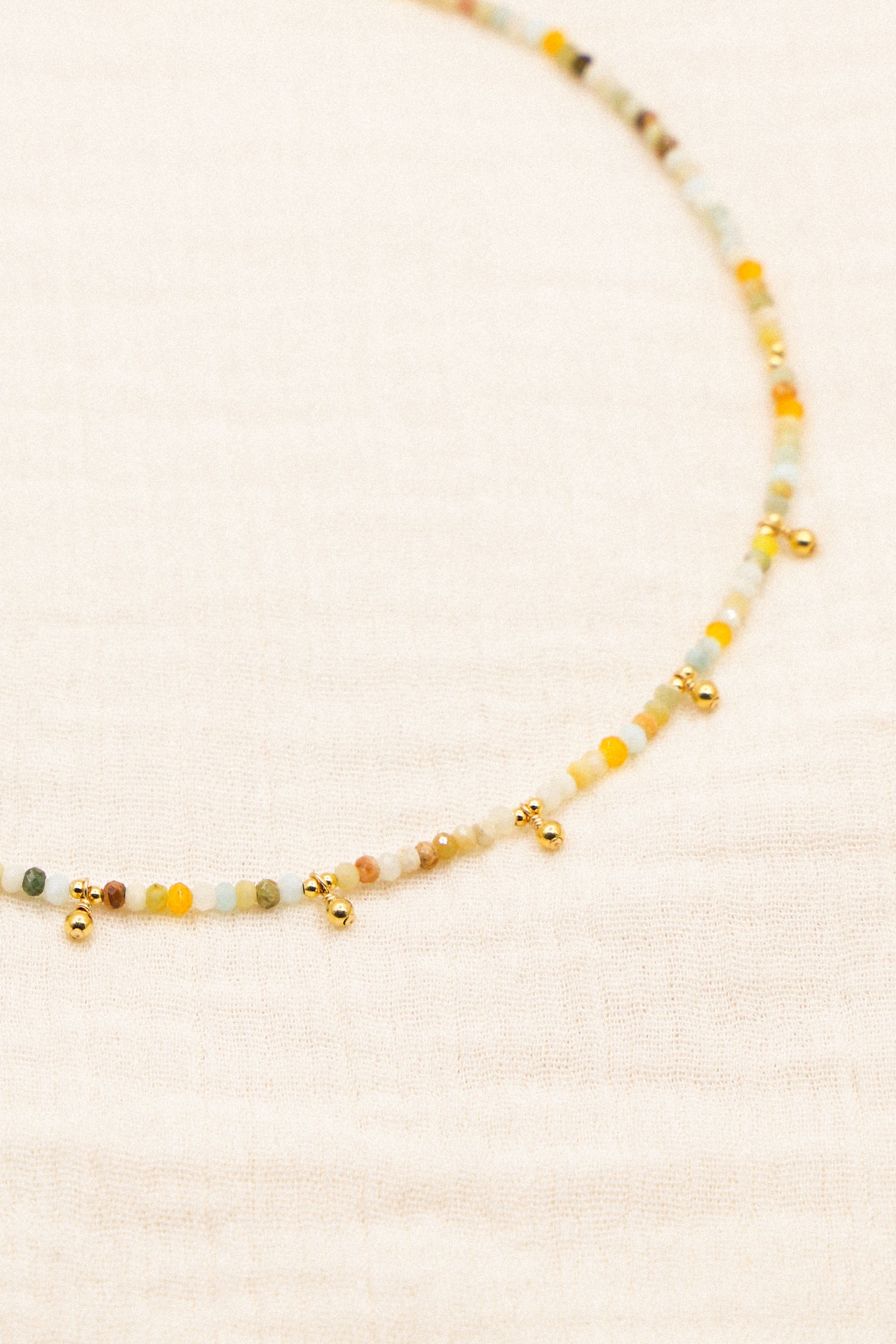 Collier Arcobaleno Mio avec perles colorées. Plaqué or 24 carats.